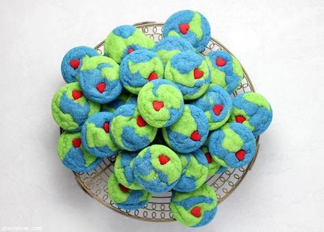 cookie jar: "earth cookies" for earth day! | Sheri Silver - living a well-tended life... at any age Earth Day Crafts For Kindergarten, Earth Day Crafts For Adults, Earth Day Crafts For Toddlers, Earth Day Crafts For Preschoolers, Earth Day Treats, Earth Day Cookies, Kindergarten Earth Day, Earth Day Crafts For Kids, Preschool Earth Day