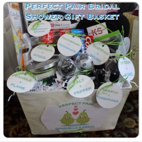 Diy Bridal Shower Gifts, Shower Baskets, Unique Bridal Shower Gifts, Shower Items, Bridal Shower Tags, Candy Grams, Simple Bridal Shower, Honeymoon Gift, Service Ideas