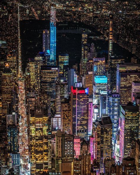 NEW YORK | Central Park Tower (Nordstrom)| 1,550 FT | 131 FLOORS - Page 323 - SkyscraperPage Forum The City At Night, New York Wallpaper, City Light, City At Night, New York Central, Nyc Life, New York Life, City Vibe, World Cities