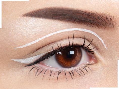 White Eyeliner For Hooded Eyes, Water Activated Eyeliner Looks, Easy Graphic Eyeliner, Grafik Eyeliner, Fun Eyeliner, Water Eyeliner, Water Activated Eyeliner, Eyeshadow Art, White Eyeliner Makeup