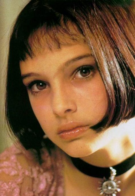 The face of Harvard: Natalie Portman. Natalie Portman Red Carpet, Natalie Portman Leon, Reece King, Celebrity Bangs, Mathilda Lando, The Professional Movie, Shave Her Head, Baby Bangs, Red Carpet Hair