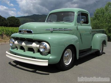 1951 Ford F1 Pickup Photo Gallery/1951-ford-f1-pickup-007 1951 Ford Truck, 1952 Ford Truck, Ford Truck Models, Pickup Trucks Camping, Best Pickup Truck, Diesel Trucks Ford, Ford F1, Ford Ranger Truck, Truck Storage