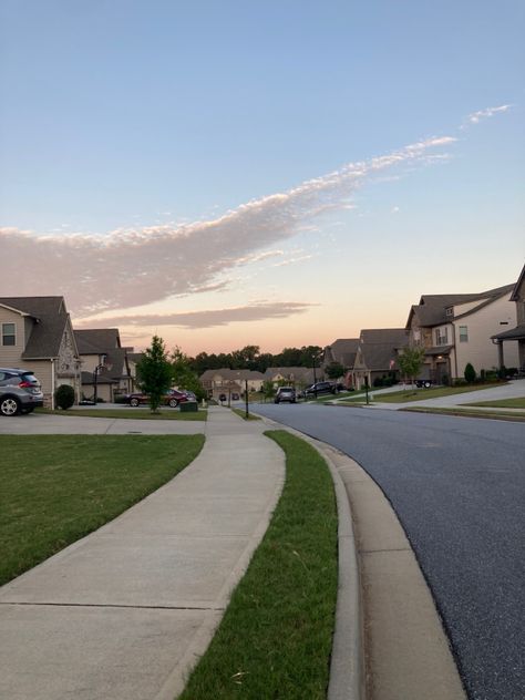 Neighborhood Street Aesthetic, Suburban Town Aesthetic, America Neighbourhood, American Houses Aesthetic, Usa House Aesthetic, American Suburbs Aesthetic, Rich Suburban Aesthetic, Suburban Summer Aesthetic, American Neighborhood Aesthetic