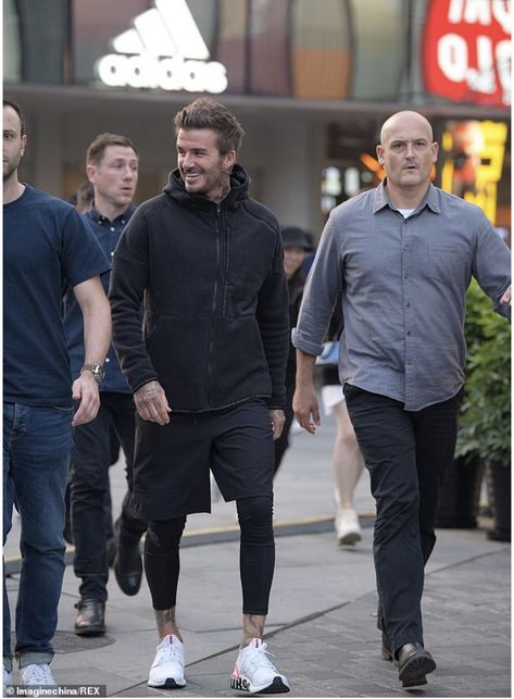 David Beckham Gym, Mens Running Clothes, Black Hoodie Outfit, Sporty Outfits Men, Hoodie Outfit Men, David Beckham Style, Athleisure Men, Gym Outfit Men, Training Clothes