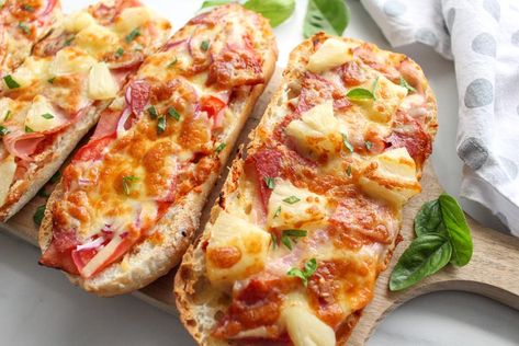 RECIPE: Air Fryer Turkish Pizza Subs in Under 10 Minutes! Turkish Bread Ideas, Turkish Bread Sandwich, Turkish Bread Sandwich Ideas, Air Fryer Pizza Toast, Turkish Bread Recipe, Pizza Subs, Turkish Bread, Recipe Air Fryer, Turkish Pizza