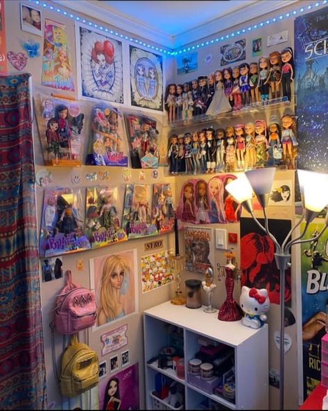 Chaotic Room, Chaotic Room Aesthetic, Chaotic Good, Living Room Aesthetics, Doll Museum, Brat Doll, Room Aesthetics, Pinterest Room Decor, Doll Display