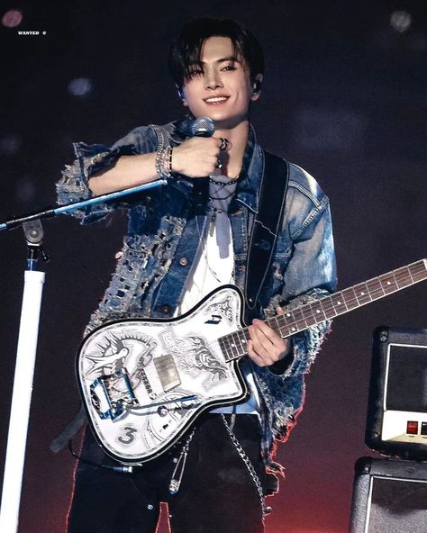 Mama 2024 OSAKA . . . JAY (Rockstar 🐈‍⬛ 🎸) . . . . #jay #enhypen #mama #performance #enhypenjay #jayenhypen #rockstar #guitar #guitarist #mama2024 Jay Park Songs, Guitar Boy, Hee Man, Triple J, Mama Awards, In My Feelings, Rocker Style, Jay Park, The Boy Is Mine