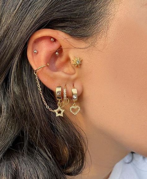 Conch And Auricle Piercing, Piercings Ear Conch, Ear Piercing Ideas, Types Of Ear Piercings, Cool Ear Piercings, Pretty Ear Piercings, Cool Piercings, Cute Ear Piercings, Cute Piercings