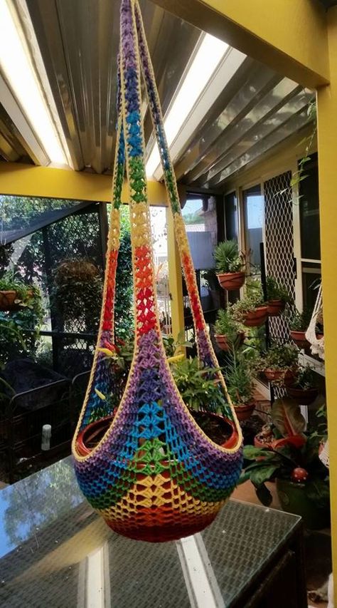 Diy Yarn Holder, Crochet Plant Hanger, Yarn Holder, Diy Plant Hanger, Crochet Plant, Rainbow Crochet, Crochet For Home, Macrame Plant Hangers, Yarn Diy