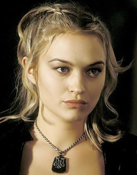 luv her hair sophia myles ... she was on moonlight and doctor who  really pretty Tristan Isolde, Sophia Myles, Michael Bay, Female Character Inspiration, English Actresses, Kate Beckinsale, Interesting Faces, Underworld, Blonde Girl