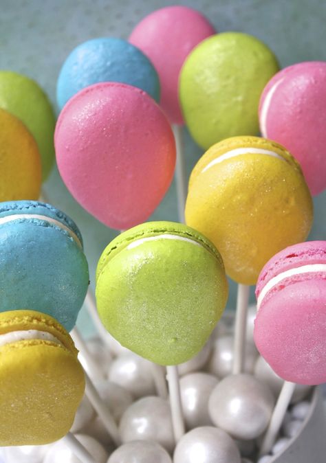 Balloon shaped macaroons🎈 Patisserie Shop, Kue Macaroon, Macarons Macaroons, Patisserie Design, Macaron Cookies, French Macaroons, Macaroon Recipes, Macaron Recipe, French Macarons