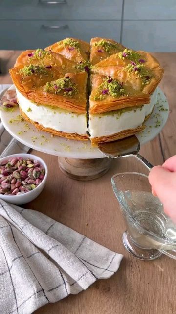 Baklava Ice Cream, Dessert Shooters Recipes, Baklava Recipe, Sweet Dishes Recipes, Easy Baking Recipes Desserts, Pastry Desserts, Food Garnishes, Sweet Snacks Recipes, Delicious Snacks Recipes