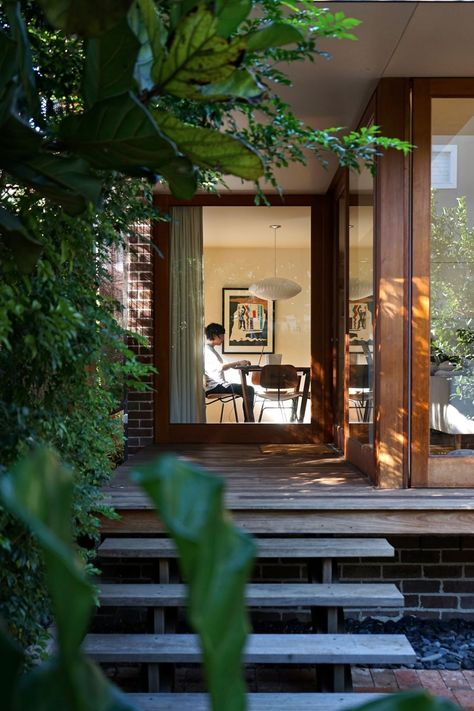 Neutral Bay House by Downie North Architects (2) Nelson Saucer Pendant, Japanese Garden House, Japanese Tea House, Bay House, Cozy Style, Mid Century House, Tea House, Family House, Outdoor Areas