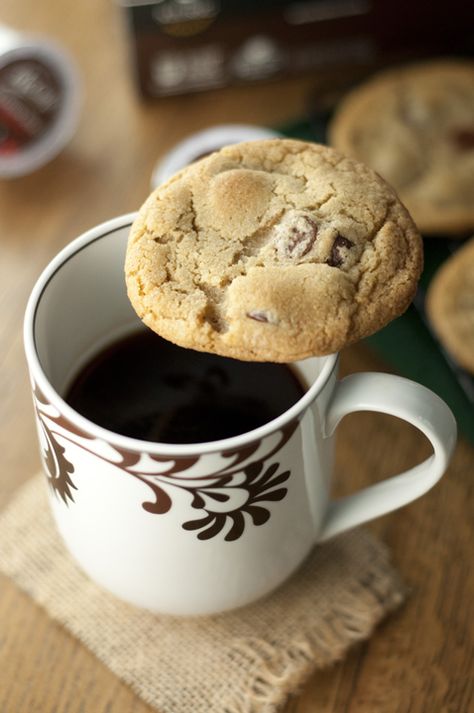 Coffee Chocolate Chip Cookies, Cookies With Coffee, Coffee And Biscuits, Cookies And Coffee, Wishes And Dishes, Tea And Cookies, Cookie Coffee, Chocolate Chunk Cookie Recipe, Chocolate And Coffee