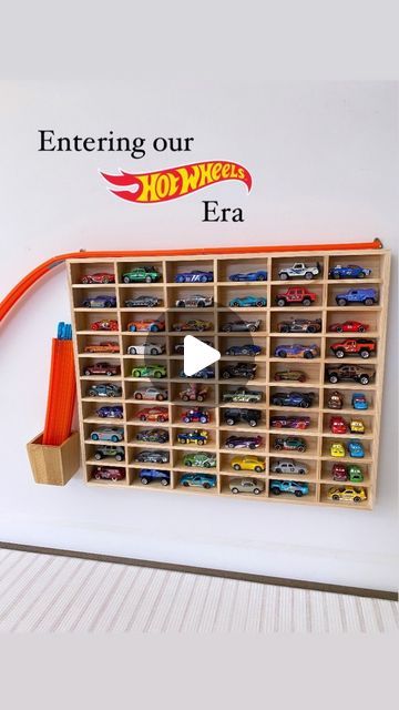 Hot Wheels Storage Ideas Track, Hot Wheel Tracks Storage, Diy Toy Car Storage, Duplo Storage Ideas, Storing Hot Wheels, Hot Wheels Track Ideas, Monster Truck Storage Ideas, Hot Wheels Track Storage, Monster Truck Storage