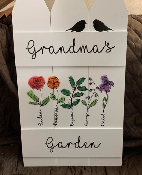 Grandparents Mothers Day Gifts, Mothers Gift Ideas Diy, Mother’s Day Projects Cricut, Grandmom Mothers Day Gift, Mother Day Gifts For Grandma, Mother's Day For Grandmas, Grandmother Painting Ideas, Mothers Day Gifts For Nana, Cricut Mothers Day Gifts For Grandma