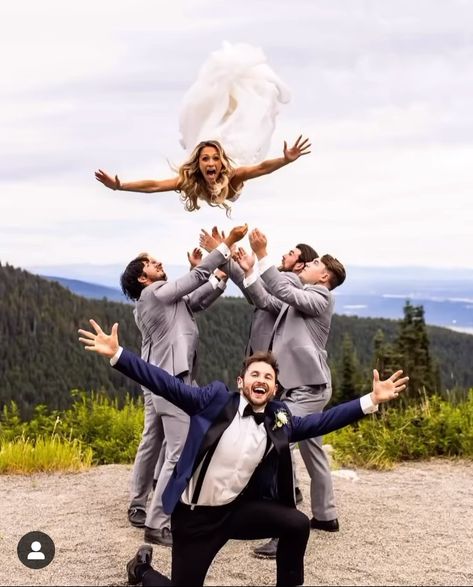 @bridesdaydream Crazy Wedding Photos, Creative Wedding Pictures, Bff Wedding, Groomsmen Wedding Photos, Groomsmen Pictures, Wedding Group Photos, Wedding Photo List, Wedding Portrait Poses, Bride Pictures