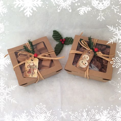 Christmas Desserts For Gifts, Xmas Cookie Gifts Packaging Ideas, Christmas Candy Packaging Ideas, Christmas Cake Packaging Ideas, Christmas Fudge Packaging Ideas, Christmas Cake Packaging, Christmas Treat Box Ideas, Christmas Cookies Gift Packaging, Christmas Baking Boxes