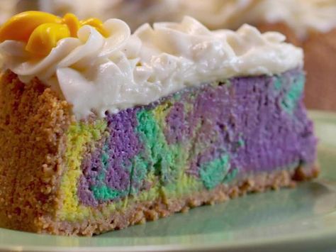 Get King Cake Cheesecake Recipe from Food Network King Cake Cheesecake Recipe, Louisiana Desserts, King Cake Cheesecake, King Cakes, King Cake Recipe, Mardi Gras King Cake, Mardi Gras Food, Road Trip Food, Cajun Food