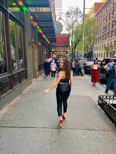 Broadway Pictures Ideas, Musical Theatre Aesthetic, New York City Broadway, New York Dance, Theatre Aesthetic, New York Broadway, Pics Ideas, New York Photos, Chapter 16