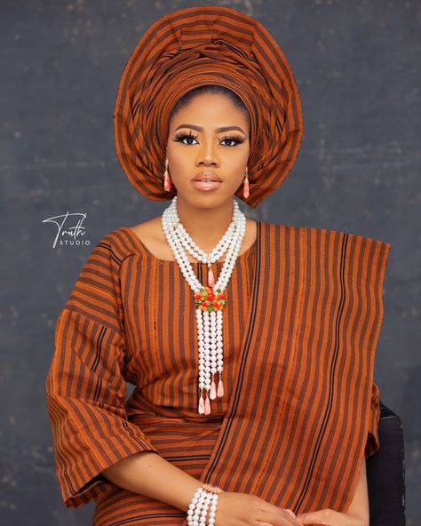 Nigerian Traditional Attire, Traditional Shoot, Afro Fashion, Yoruba Wedding, Mia Mia, Fashion Traditional, Lace Gown Styles, African Inspired Clothing, African Clothes