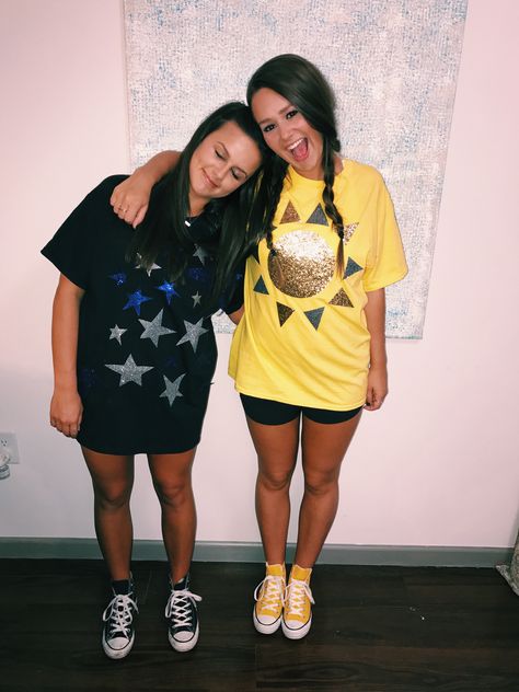 opposites attract costume day and night #halloween Opposites Attract Costume, Halloween Costume Teenage Girl, Two Person Halloween Costumes, Costumes For Teenage Girl, Best Diy Halloween Costumes, Easy College Halloween Costumes, Meme Costume, Spirit Week Outfits, Bff Halloween Costumes