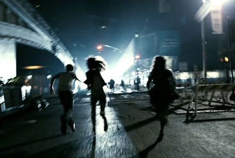 Image de run, grunge, and night Dystopian Aesthetic, The Wombats, Apocalypse Aesthetic, Between Two Worlds, The Darkest Minds, By Any Means Necessary, Story Inspiration, Zombie Apocalypse, End Of The World