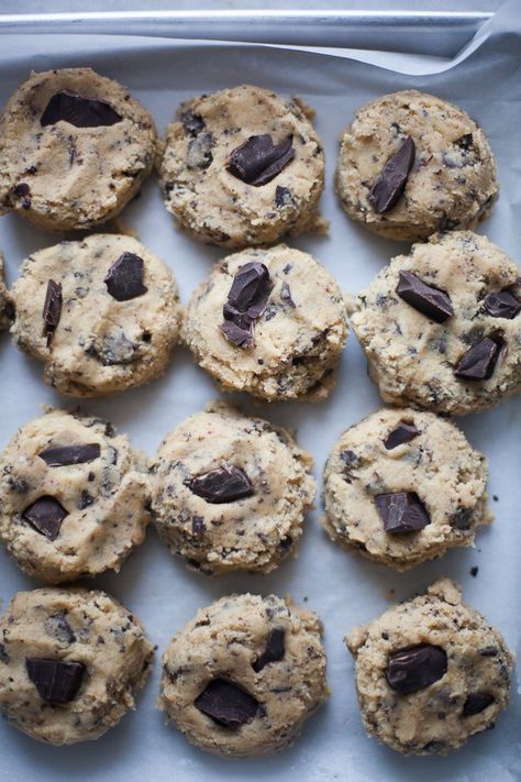 Chocolate Chip Cookies 101 - ZoëBakes Zoe Francois, Zoe Bakes, Famous Amos Cookies, Salty Cookies, Perfect Chocolate Chip Cookies, Cookie Spread, Shortbread Recipes, Choco Chips, Best Chocolate Chip Cookie