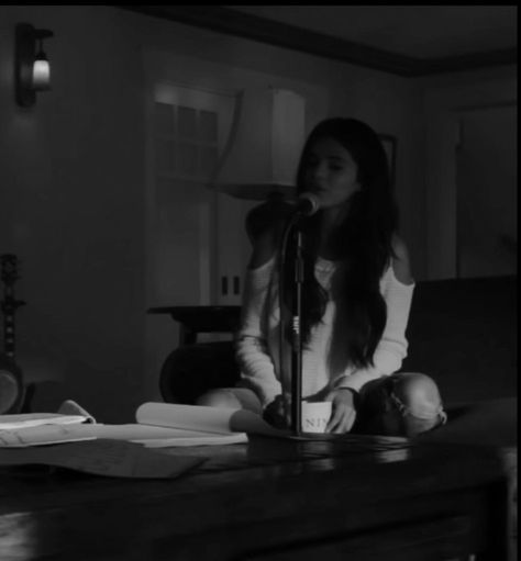 Singer Gf Aesthetic, Black And White Singing Aesthetic, Singing In Room Aesthetic, Singing In My Room Aesthetic, Woman Singing Aesthetic, Singing At Home Aesthetic, Singing Classes Aesthetic, Classical Singing Aesthetic, Chant Aesthetic