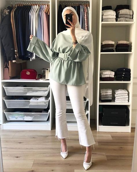 Mint Blouse Outfit, Blouse Outfit Hijab, Mirror Shots, Blouse Outfit Casual, Mint Blouse, Stile Hijab, Persian Fashion, Street Hijab Fashion, Stylish Hijab