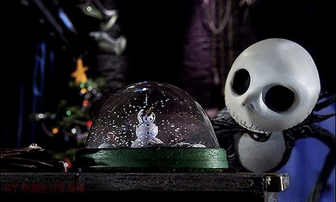 Tim Burton Disney, Tim Burton Art, Tim Burton Films, Tim Burton Movie, Film Disney, Christmas Gif, Holiday Movie, Halloween Movies, Christmas Snow