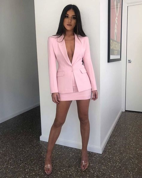 Pink Skirt Outfit, Pink Skirt Outfits, Grad Outfits, Woman Suit Fashion, Cooler Look, Graduation Outfit, Skirt Outfit, Looks Chic, Pink Skirt