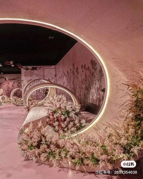 Wedding Sofa Design, Grand Wedding Stage Decorations, Vertical Flower Garden, Wedding Walk, Beautiful Flower Garden, Flower Backdrop Wedding, Dream Wedding Reception, Garden Magic, Wedding Stage Design