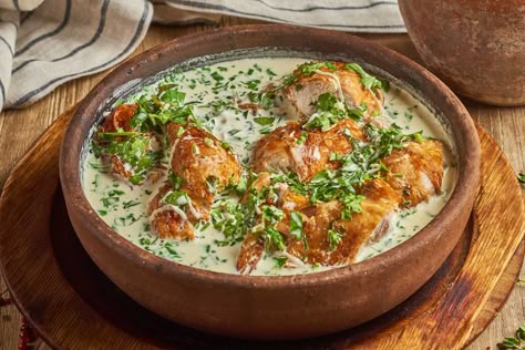 Georgian Chicken, Easy Chicken Dumpling Recipes, Chicken Dumplings Recipe, Georgian Cuisine, Georgian Food, Garlic Cream Sauce, Turkey Pot Pie, Chicken Cacciatore, European Cuisine