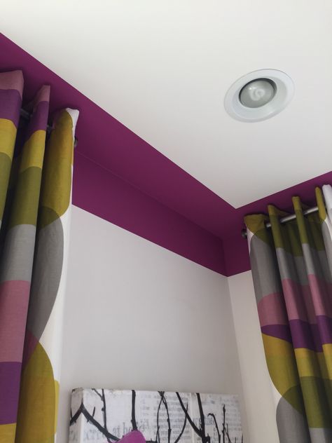 painted "border" on wall and ceiling Painted Wall Borders, Room Paint Designs, Room Color Combination, Ceiling Painting, Wallpaper Ceiling, Bedroom Wall Designs, Wall Borders, Colored Ceiling, Wall Paint Designs