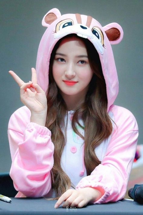 Nancy Momoland Cute, Chinese Beautiful, Momoland Nancy, Nancy Momoland, A Photo, Queen, Hair, On Instagram, Instagram