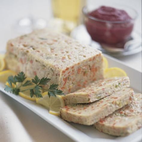 Gefilte Fish Loaf with Beet-Horseradish Cream Fish Loaf Recipe, Kosher Meals, Gefilte Fish, Pike Fish Recipes, Healthiest Diet, Horseradish Cream, Matzo Meal, Jewish Food, Passover Recipes