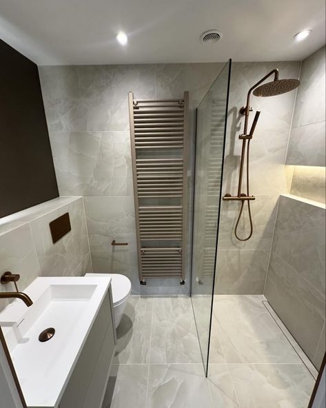 25+ Creative Walk-In Shower (With No Door) For 2024 - DrExplains Walk In Shower Ideas No Door, Small Bathrooms With Walk In Showers, Walkin Shower Ideas No Door, Shower With No Door, Bathhouse Ideas, Walk In Shower No Door, Adu Interior, Minimalist Bathrooms, Walk In Shower Ideas