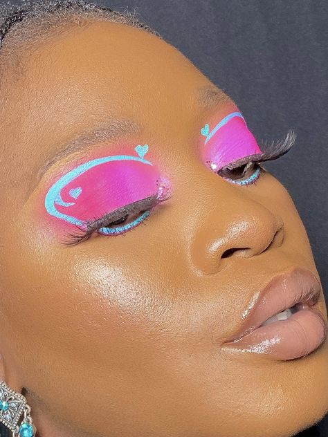 Blue Graphic Eyeliner, Pink Graphic Liner, Heart Eyeliner, Graphic Liners, Pink Look, Pink Eye Makeup, Graphic Eyeliner, Graphic Liner, Blue Graphic