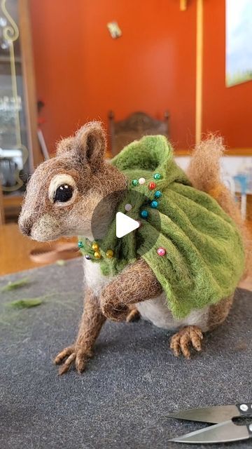 Felted Squirrel Tutorial, Wool Felting Animals Tutorials, Felted Squirrel, Wet Felting Tutorial, Happy Squirrel, Wool Animals, Needle Felting Tutorials, Wool Art, Needle Felting Projects