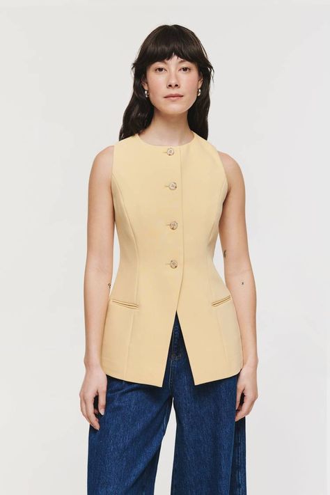 Waistcoat Outfit, Long Waistcoat, Spring Trends Outfits, Long Vests, Outfit Trends, Soft Yellow, Conscious Fashion, Fashion People, Style Chic