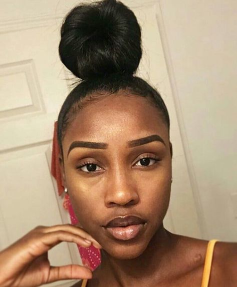 Follow @SheSoBoujie right now for poppin pins ❣️❕ Girls Updo Hairstyles, Girls Updo, Messy Hair Bun, Top Knot Bun, Knot Bun, Braided Bun Hairstyles, Messy Buns, High Bun, Messy Bun Hairstyles