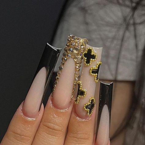 Black White And Gold Acrylic Nails, Black Nails Gold Gems, Elegant Black Acrylic Nails, Black Gold And Nude Nails, Good And Black Nails, Black And Gold Nails Quince, Black Shirt Nails Ideas, Black Nails Homecoming, Black And Gold Nails Square