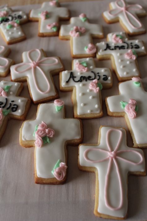 First Communion, Cross, Christian Cookies Christian Food Ideas, Christian Bakery Ideas, Christian Food, Cross Cookies, Cross Cakes, Bakery Design Interior, Sugar Cookie Icing, Baking Business, Cute Snacks