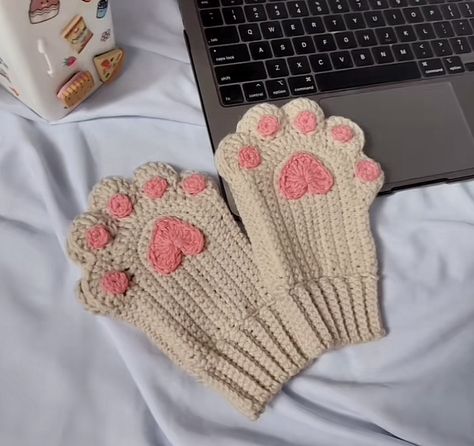 Cat Paw Gloves Crochet, Crochet Cat Paw Gloves, Cat Paw Gloves, Paw Gloves, Crochet Gloves Pattern, Crochet Idea, Crochet Stitches Guide, Style Nails, Chevron Bracelet