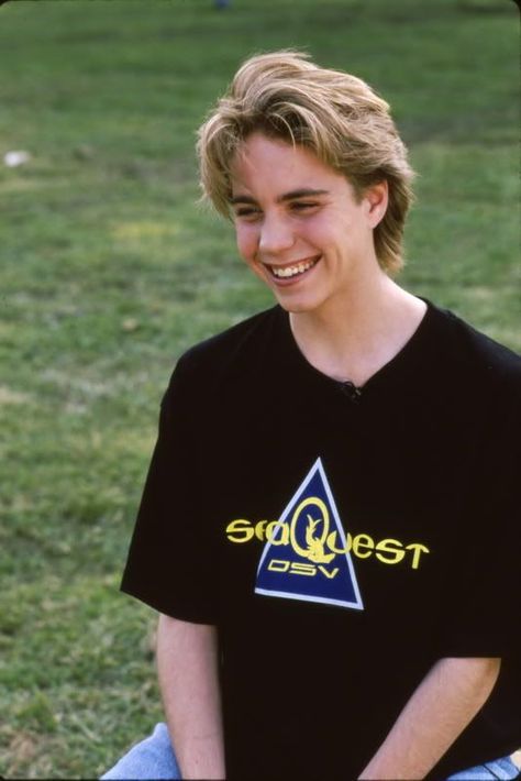 Jonathan Brandis 90s, Jonathon Brandis, Lucas Wolenczak, Johnathan Brandis, Seaquest Dsv, Jonathan Brandis, 90s Boys, 90s Aesthetics, 90s Teen