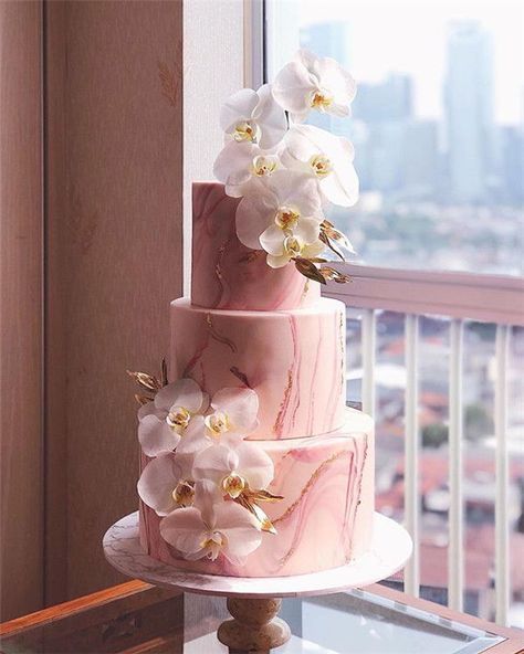 33 Marble Wedding Cakes to Blow Your Mind Away #weddingcake Wedding Cake Marble, Pink Wedding Cake, Romantic Wedding Cake, Marble Wedding, Engagement Cakes, Marble Cake, Elegant Wedding Cakes, Instagram Wedding, Elegant Cakes