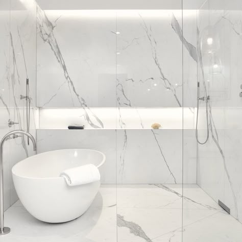 Marble Tile Bathroom, White Marble Bathrooms, Bathroom Remodel Shower, Bathroom Design Luxury, Dream Bathrooms, Marble Bathroom, Porcelain Tiles, Bathroom Remodel Master, Marble Effect