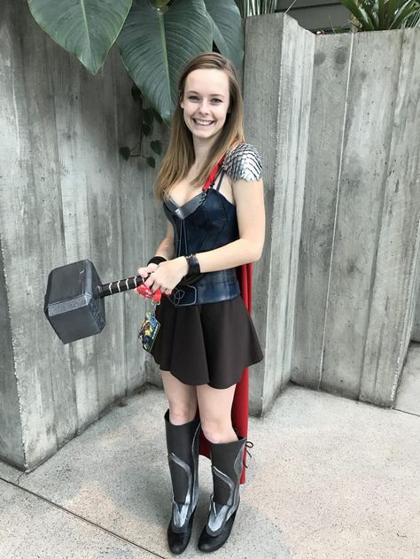 Female Thor Costume, Roleplay Costumes, Thor Girl, Thor Costume, Thor Cosplay, My Reading Manga, Reading Manga, Hot Halloween Outfits, Costumes For Teens