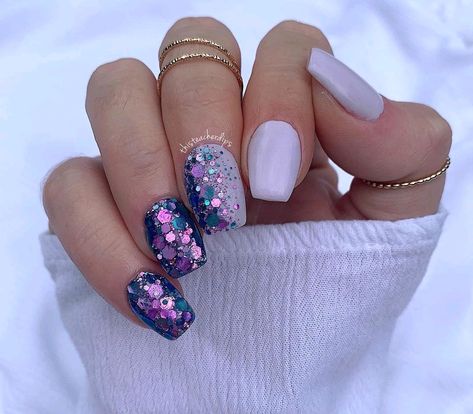 Party Glitter Nails, Fun Nails 2023 Trends, Purple Dip Nails With Design, Summer Nails Art Designs, Nail Art Paillette, Summer Nails Art, Summer Nails 2023, Nails Art Designs, Nail Rhinestones